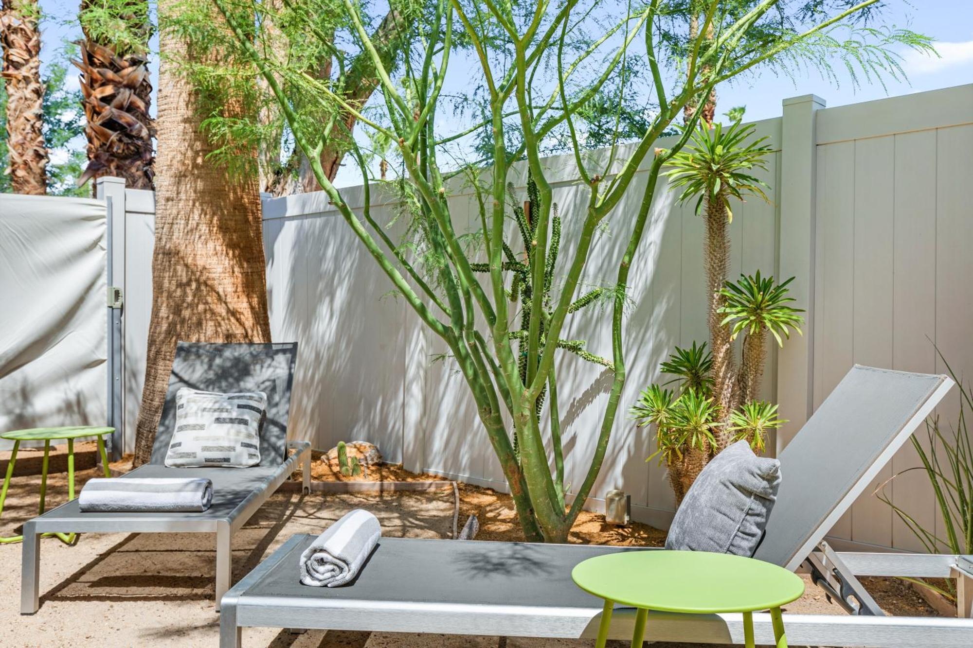 The Weekend Palm Springs Hotel Exterior photo
