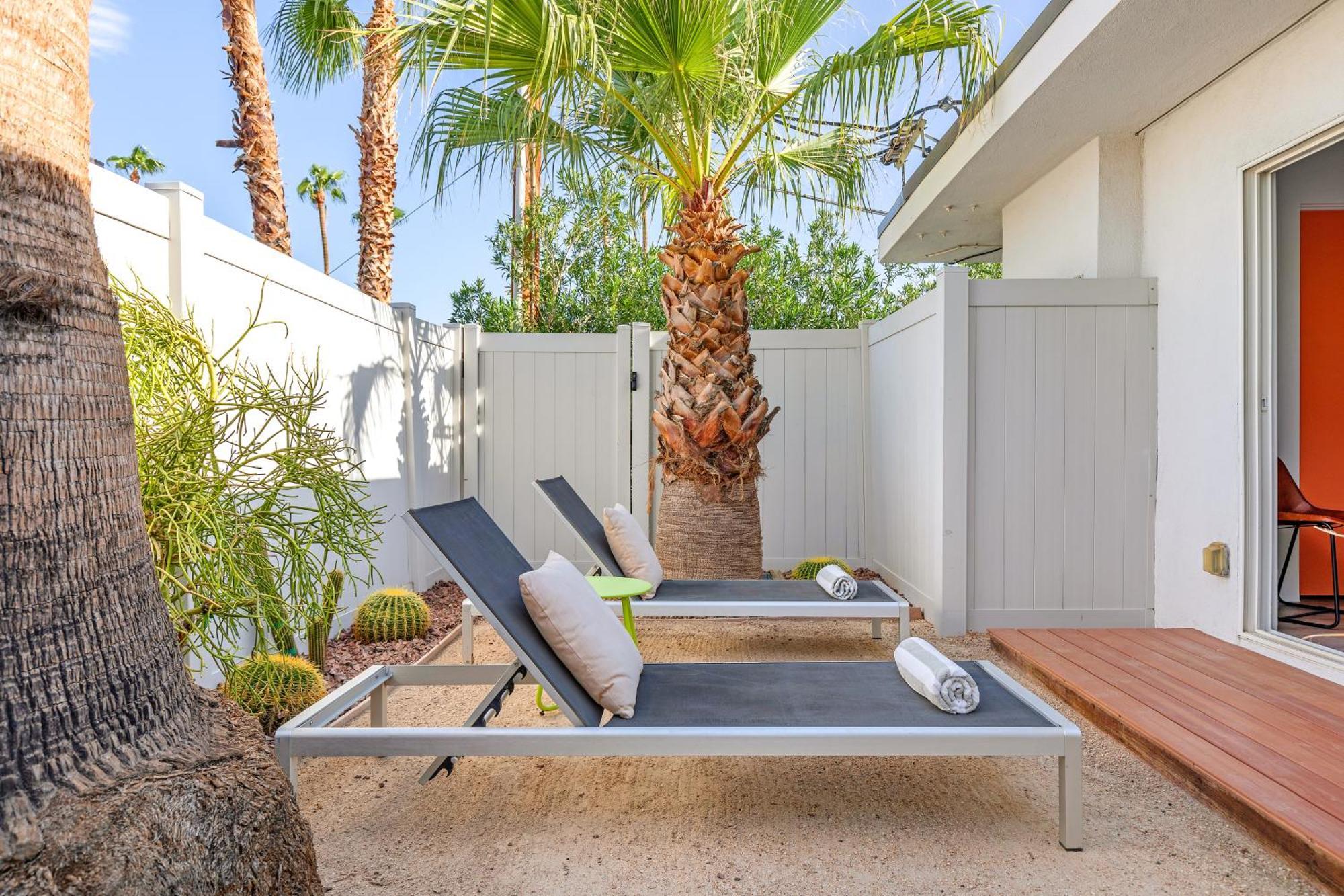 The Weekend Palm Springs Hotel Exterior photo